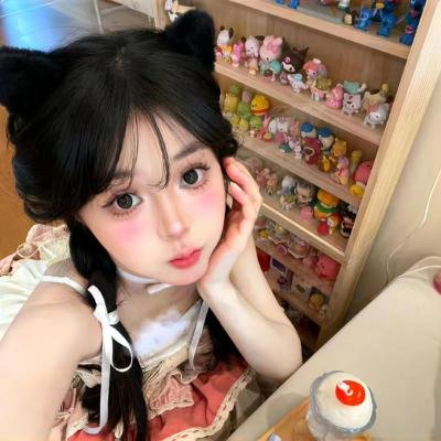 厕所的圣母像海报